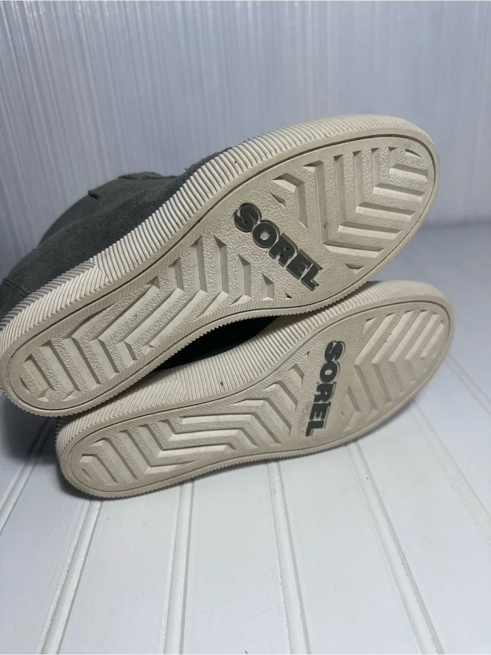 Sorel gray suede Out N About wedge ankle boots women’s 7